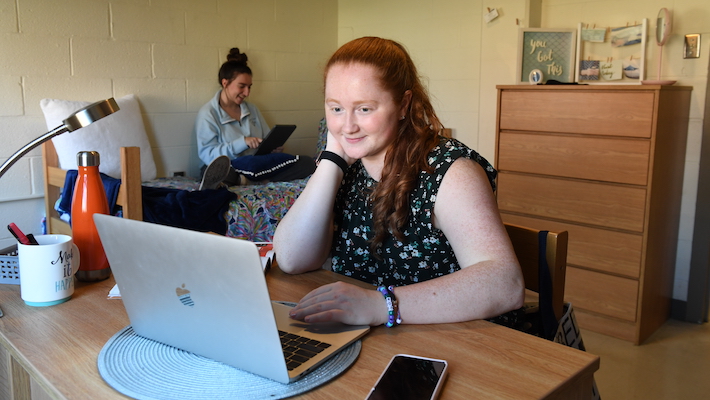 student laptop coaching 710x400