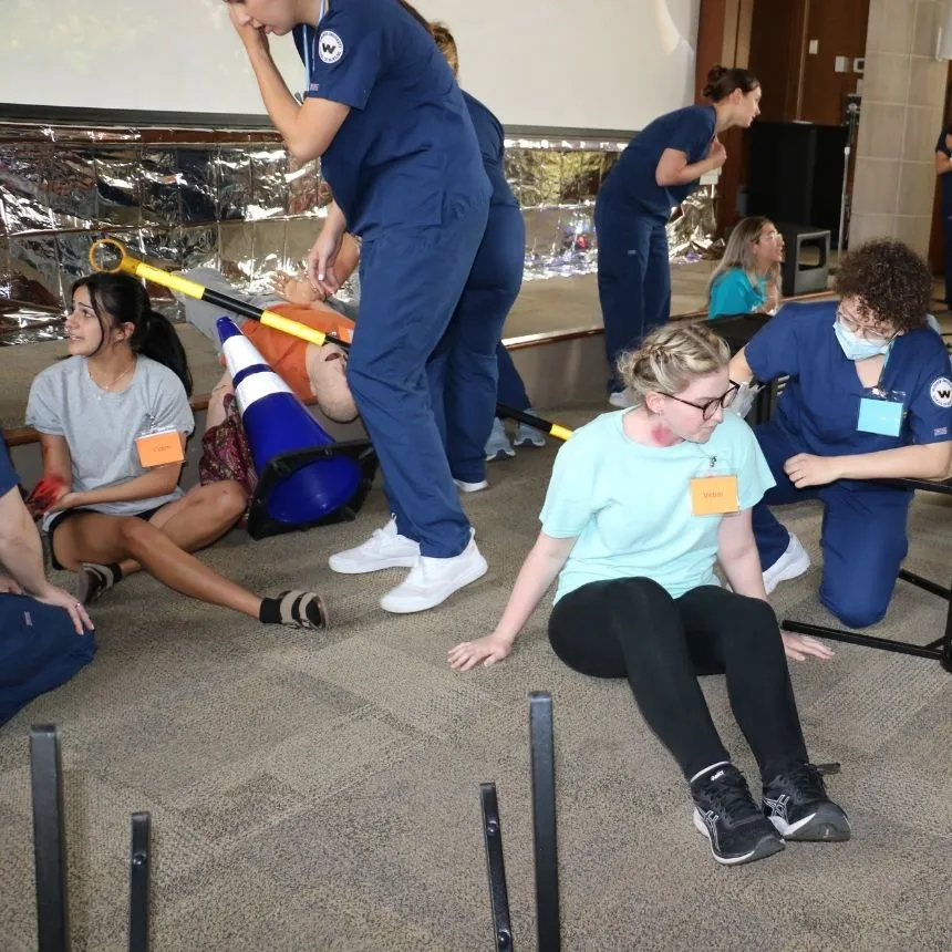 Nursing students tend to students playing victims during the simulation.