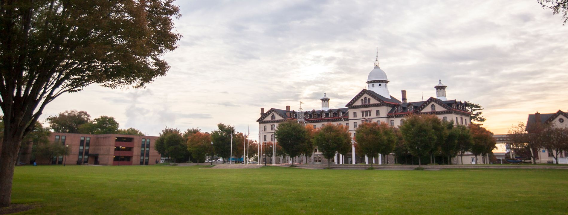 Fall Old Main 1900x719